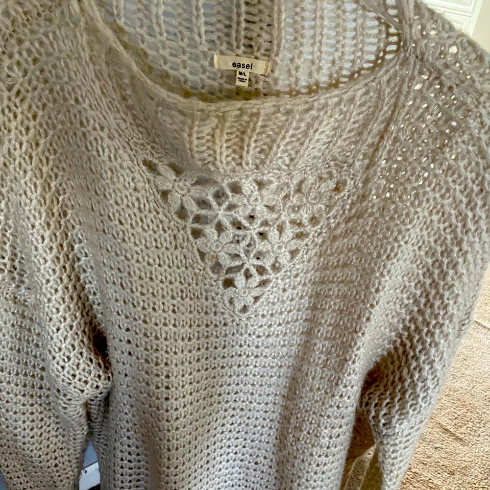 Easel sweater m/l fits more like a lg